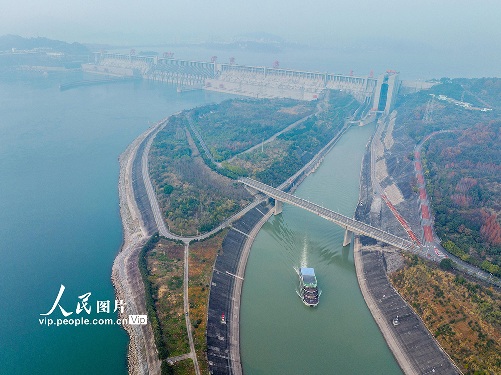 湖北宜昌：三峡升船机累计通过船舶3万艘次【5】