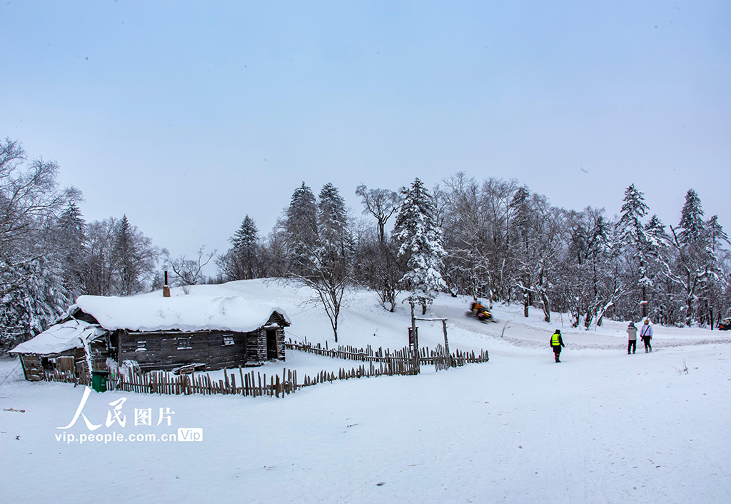 吉林长白山：雪岭风光引客来【3】