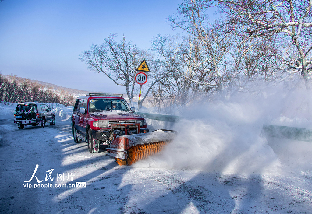 吉林延边：长白山景区清理积雪保畅通【5】
