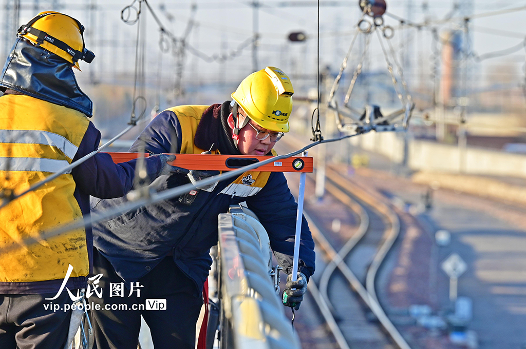 河南新乡：检修京广铁路备战春运【4】