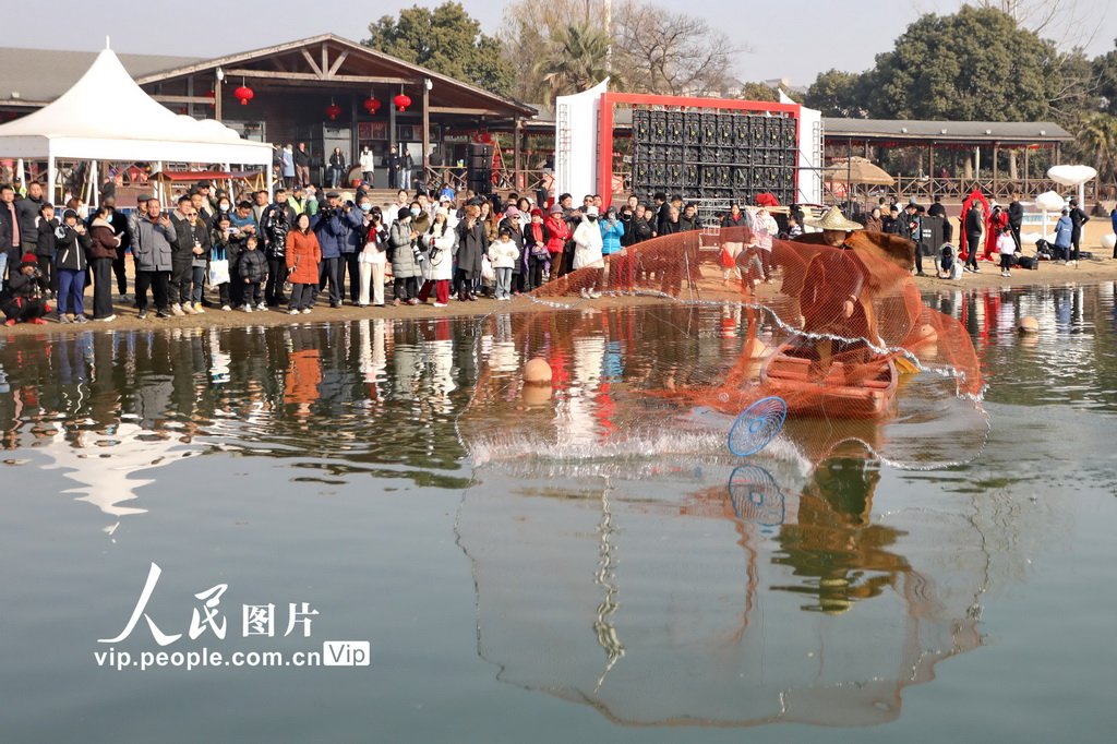 浙江嘉兴：“鱼乐美市”年货节启幕