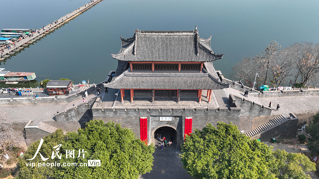 江西赣州：城门喜升联 欢乐迎新春【2】