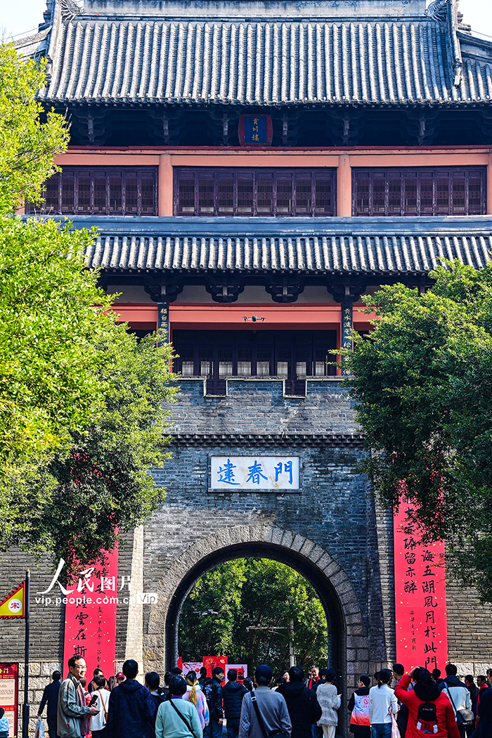 江西赣州：城门喜升联 欢乐迎新春【6】