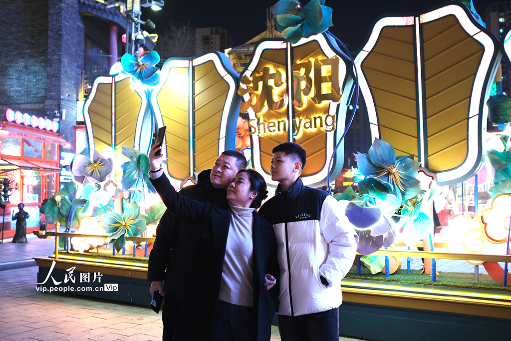 辽宁沈阳：老北市景区张灯结彩迎客来