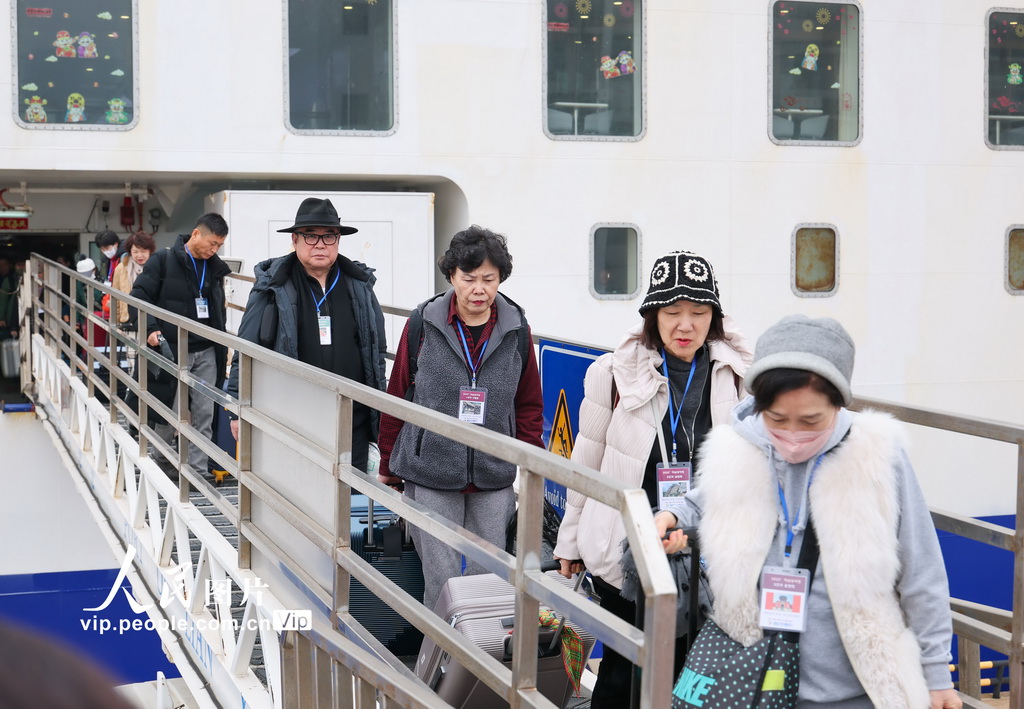江苏连云港：迎来新春首批入境游外国旅客【2】