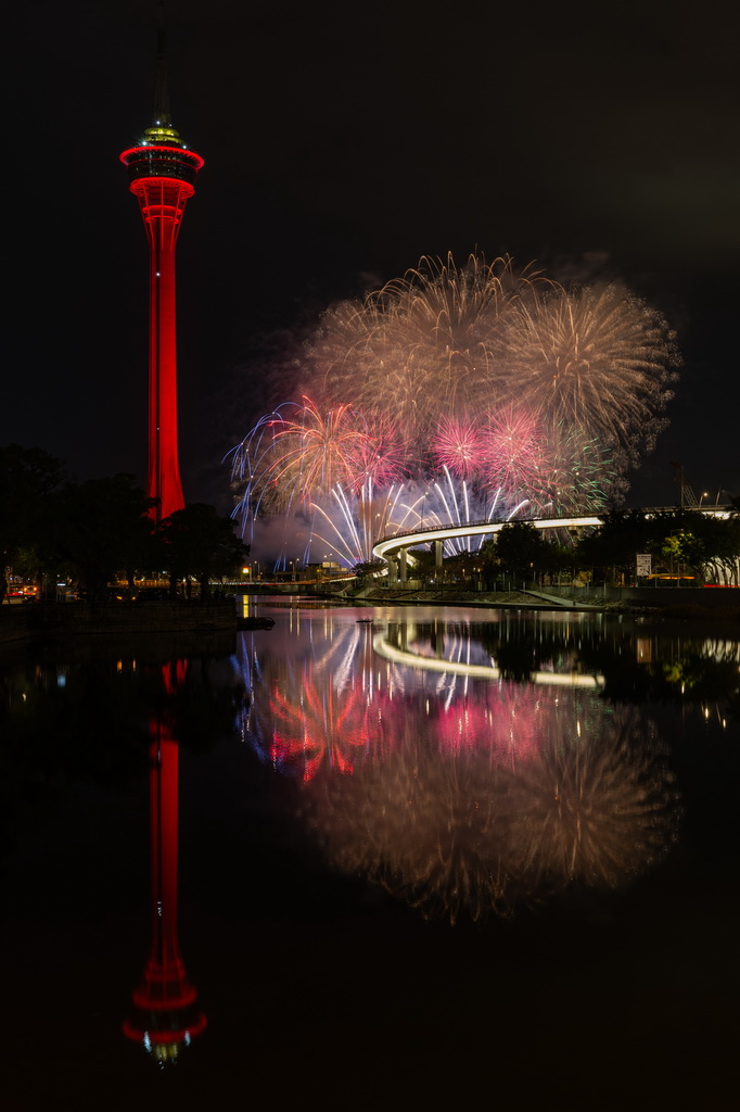 澳门举行“欢乐春节 灵蛇献瑞烟花汇演”【3】