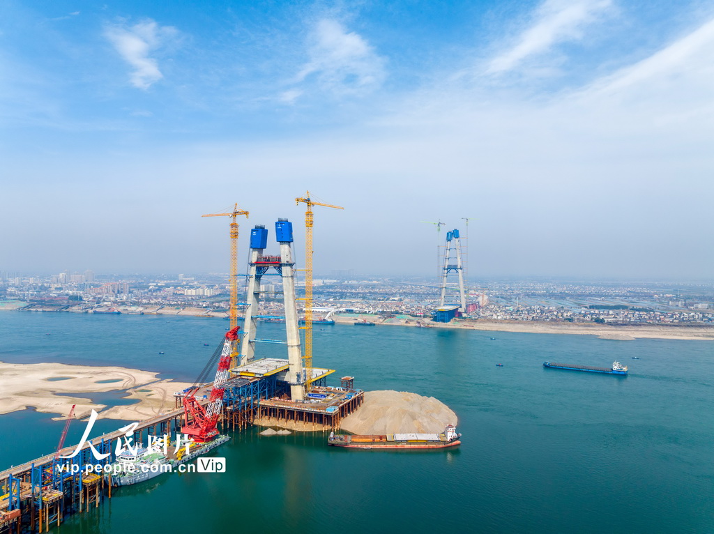 湖北宜昌：枝江长江大桥建设现场