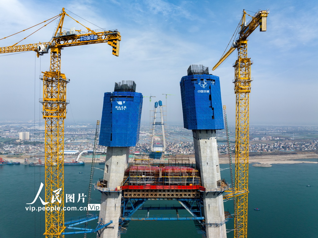 2025年2月16日，湖北宜昌，枝江长江大桥建设现场。