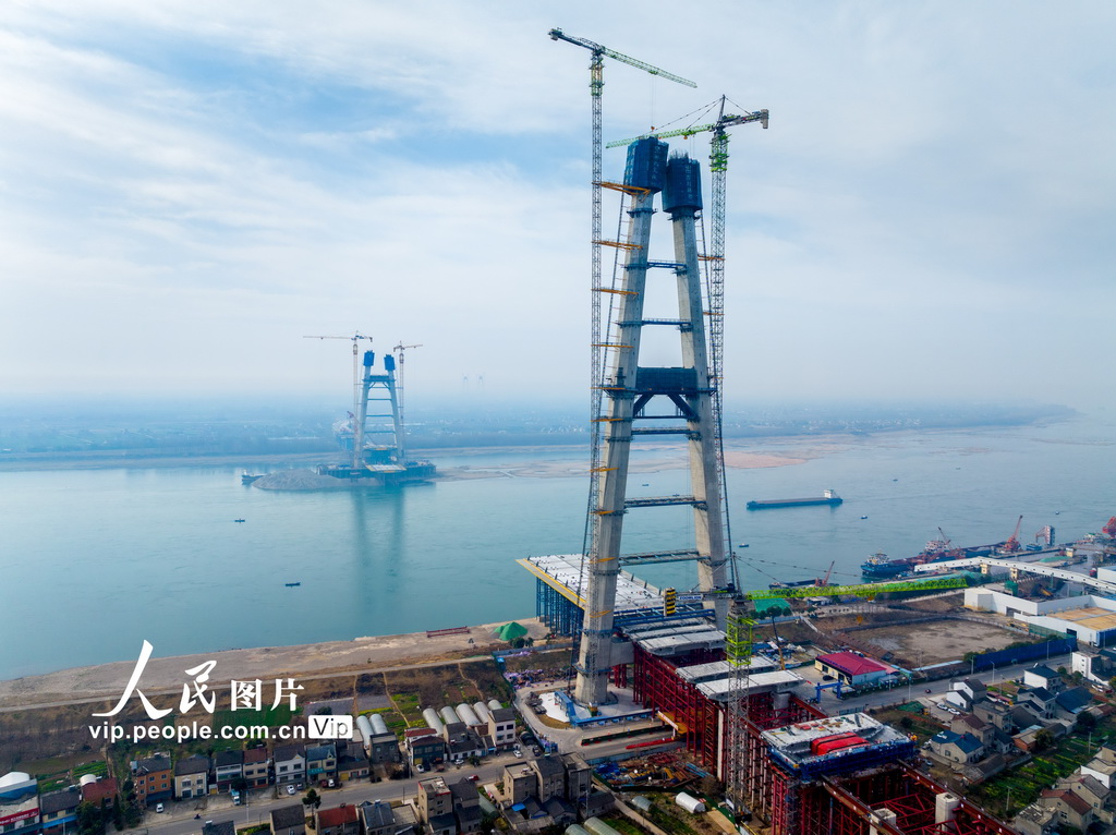 2025年2月16日，湖北宜昌，枝江长江大桥建设现场。