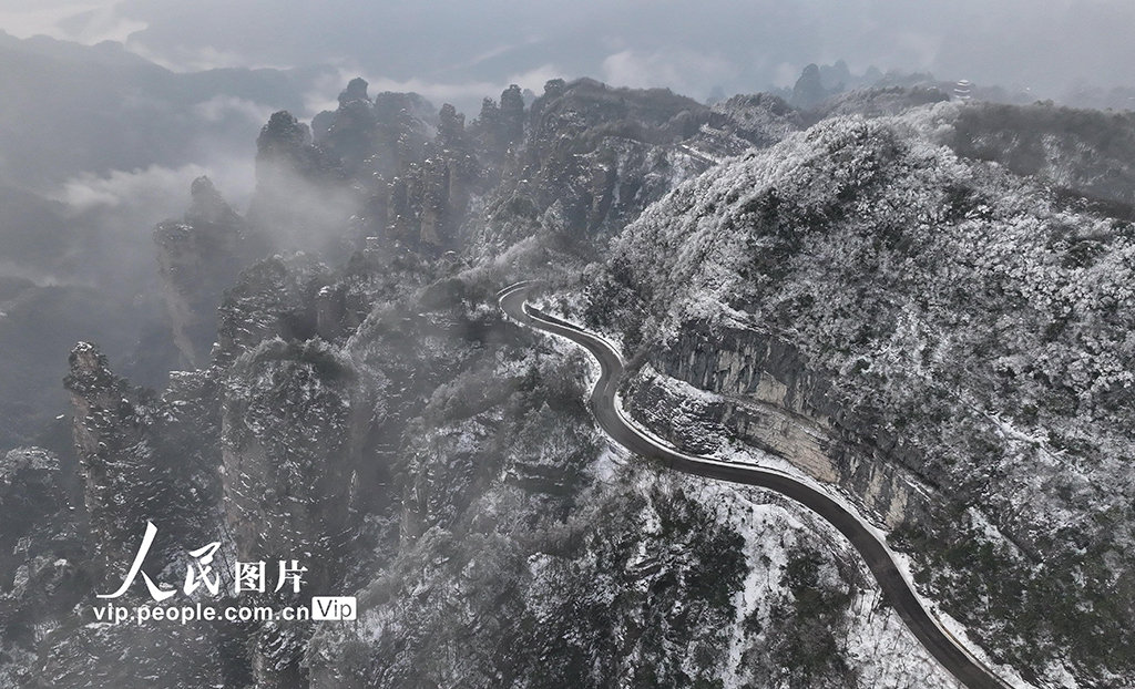 湖南张家界：春雪染峰林【2】