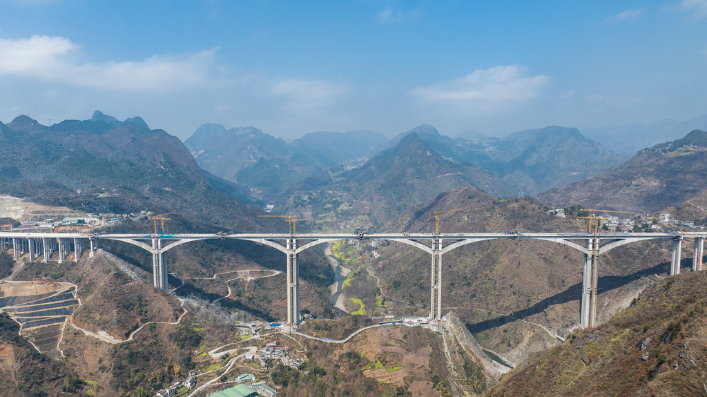 建设中的六枝特大桥（3月11日摄，无人机照片）。
