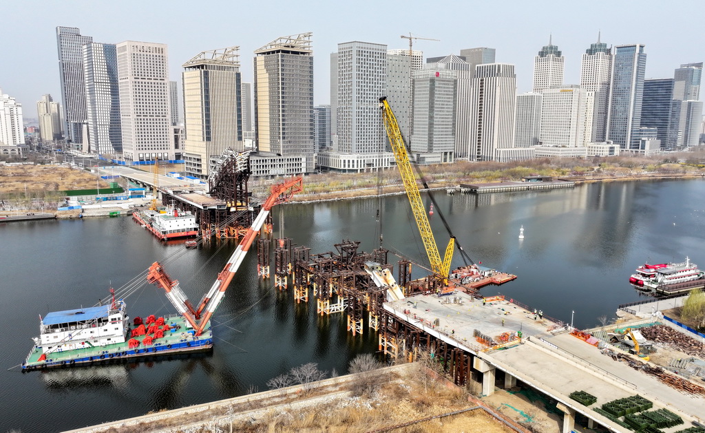 这是3月13日拍摄的位于天津市滨海新区的安阳桥施工现场（无人机照片）。