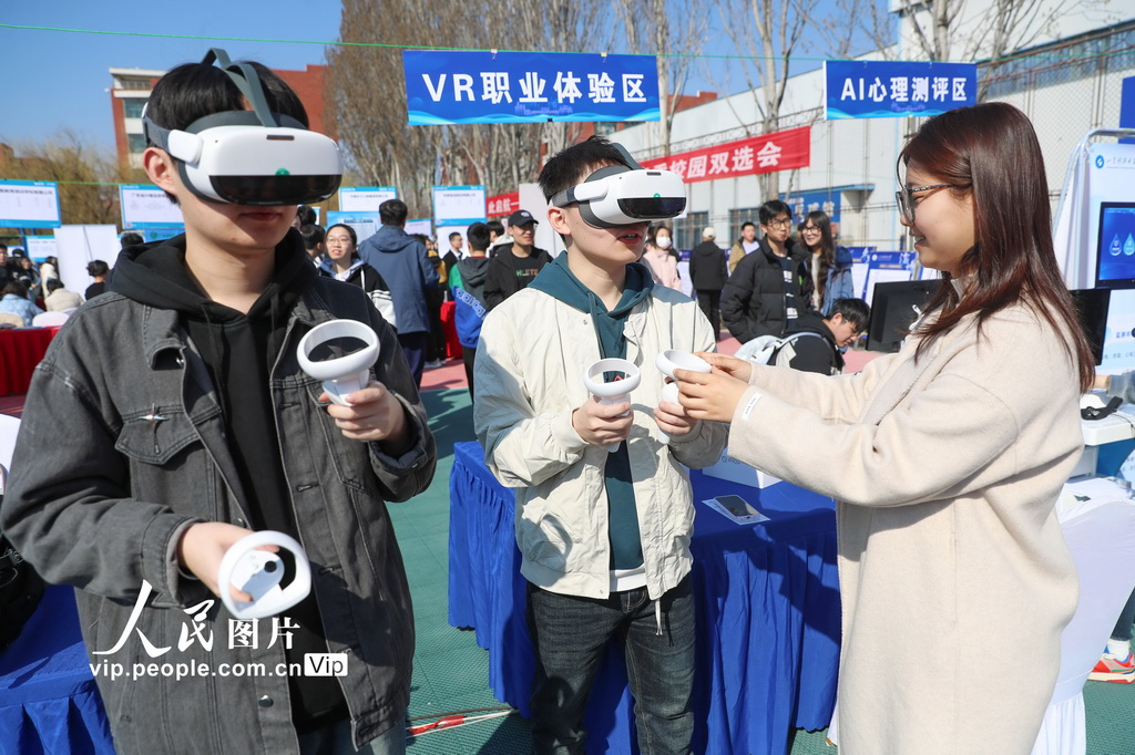 山东青岛：春季校园双选会助力就业【2】