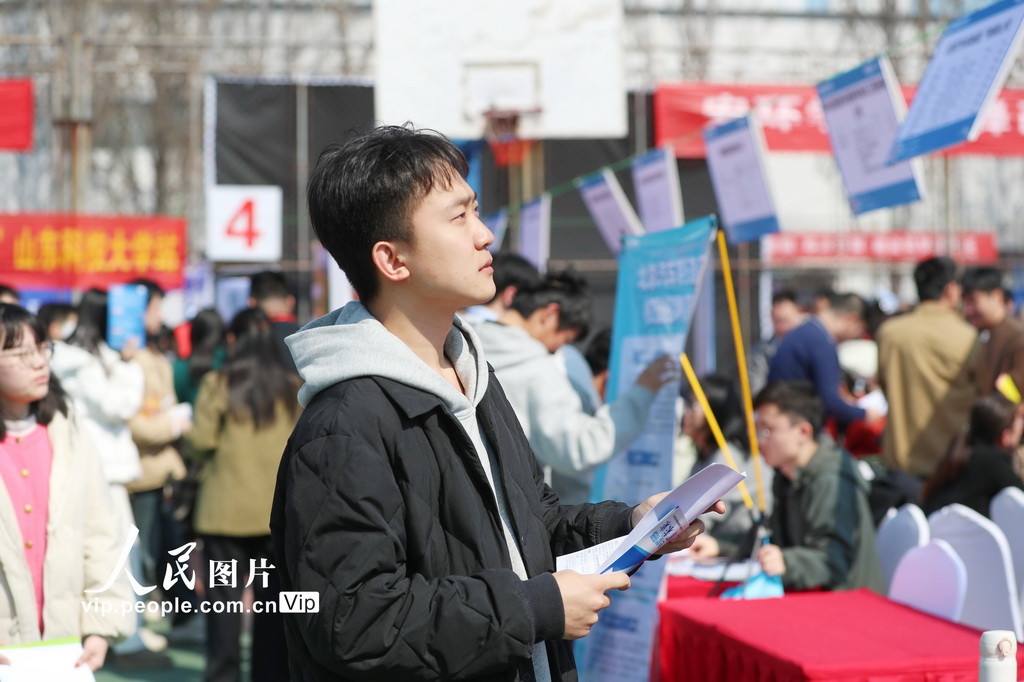 山东青岛：春季校园双选会助力就业【6】