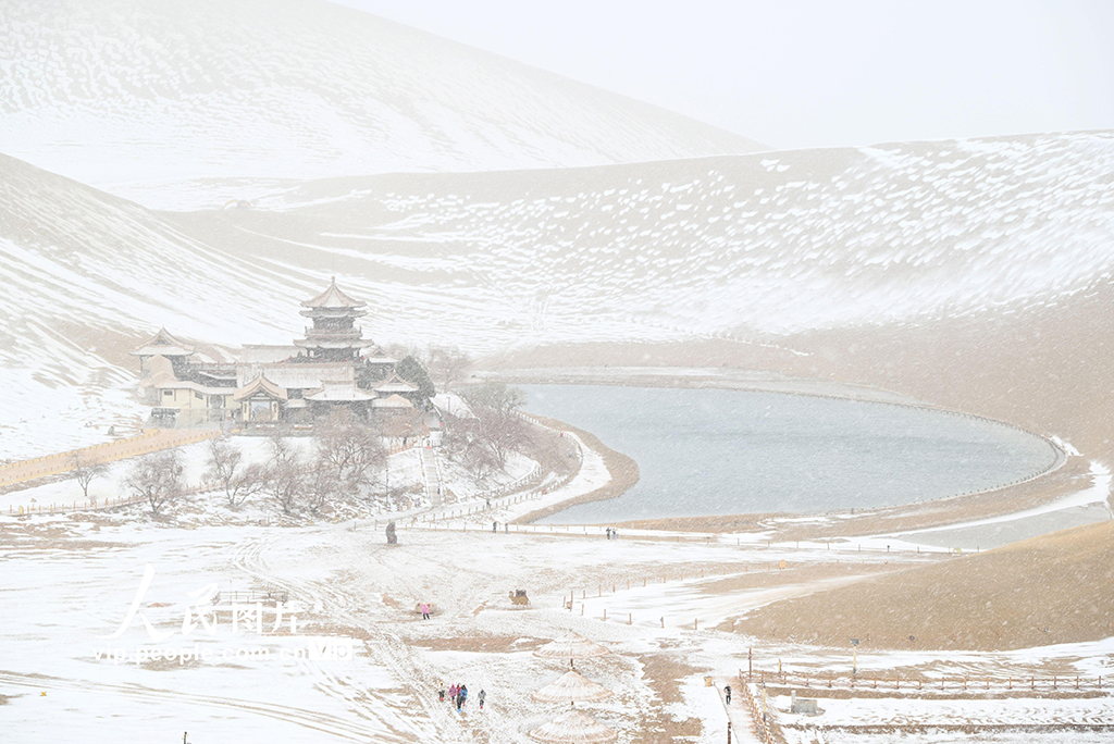 雪润敦煌