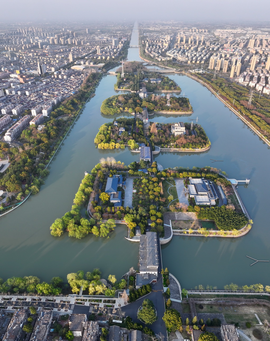 3月25日拍摄的江都水利枢纽（无人机照片）。新华社记者 季春鹏 摄