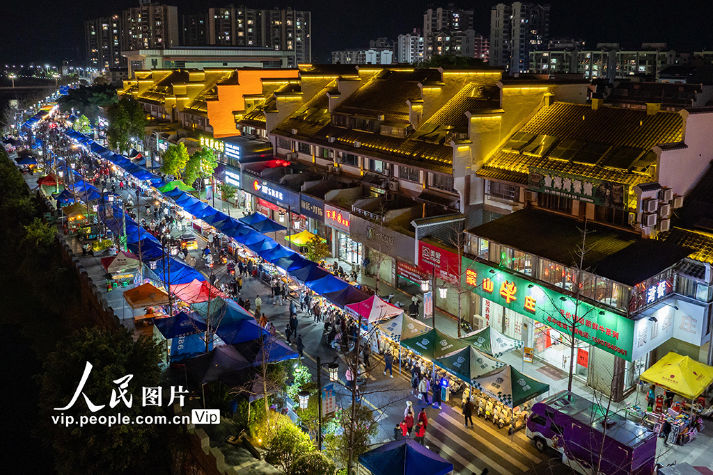 广西蒙山：乡村集市点燃乡间夜经济【3】