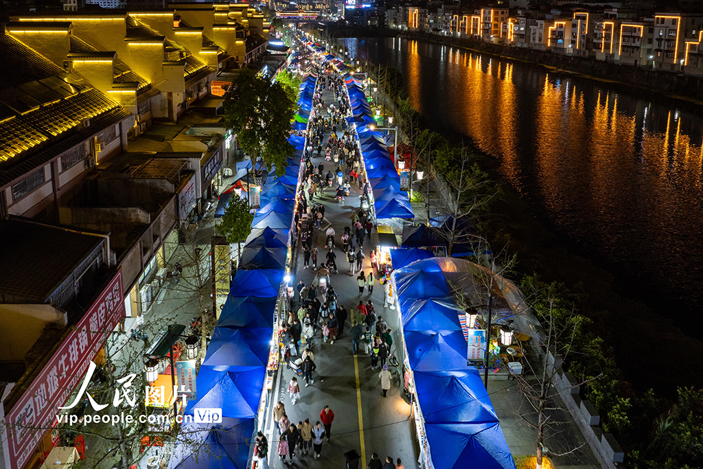 广西蒙山：乡村集市点燃乡间夜经济【4】