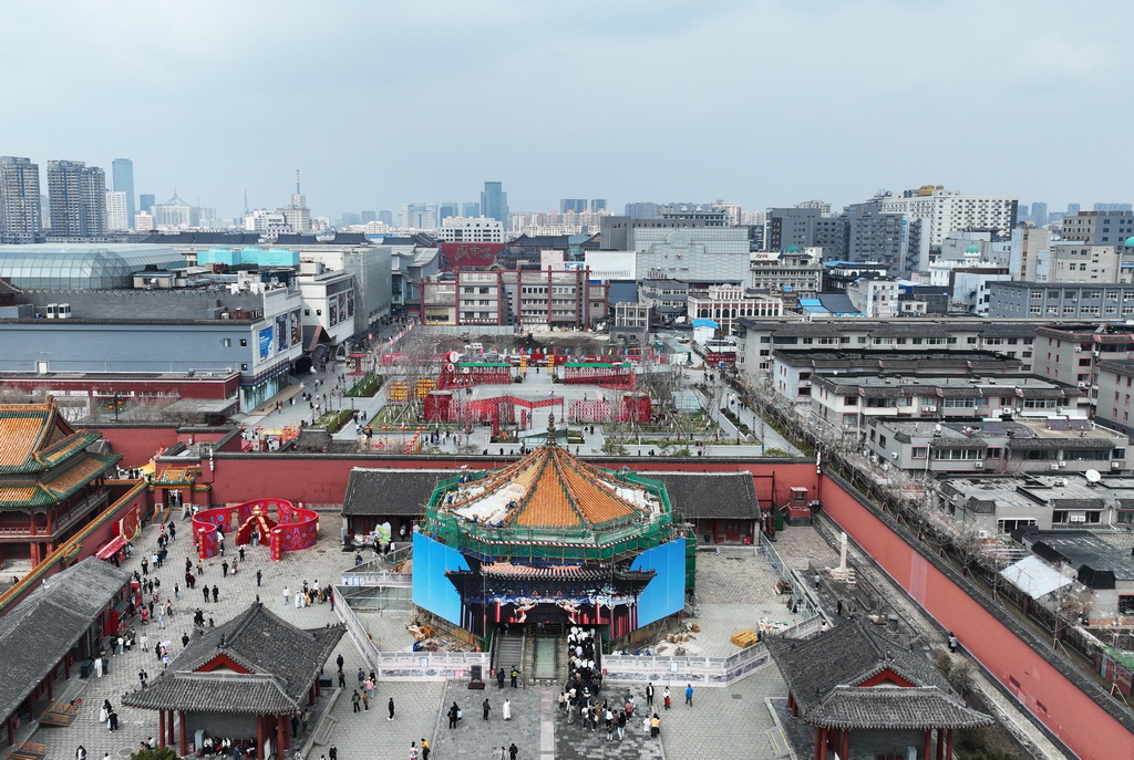 这是4月6日拍摄的保养维护中的沈阳故宫大政殿（无人机照片）。