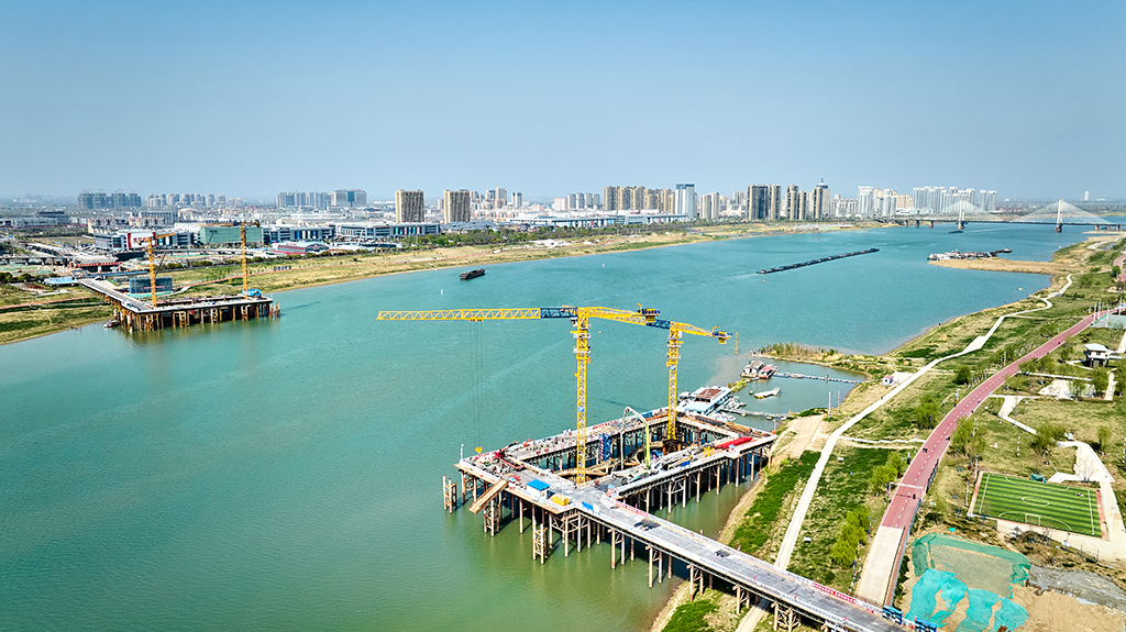 蚌埠市延安路跨淮河大桥。