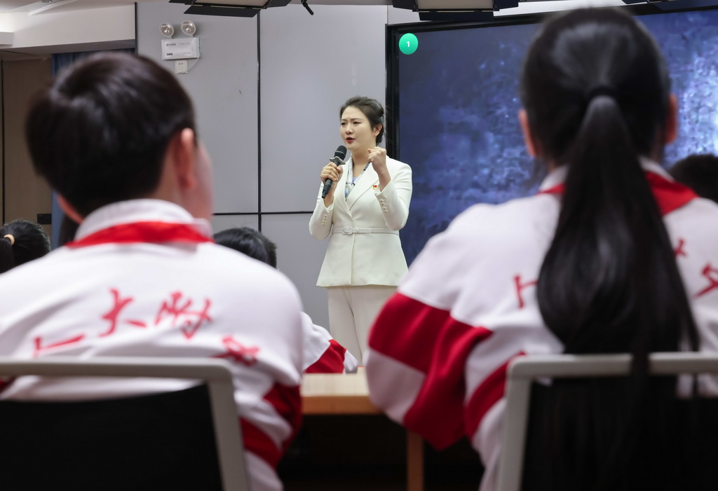 4月9日，总体国家安全观宣讲团在人大附中分校进行宣讲。