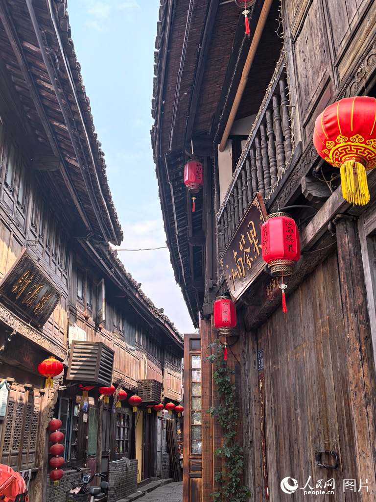 新市千年古镇迎来春季旅游热潮 水乡风情引客来【2】