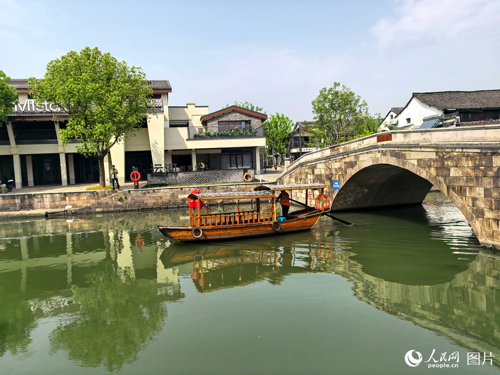新市千年古镇迎来春季旅游热潮 水乡风情引客来