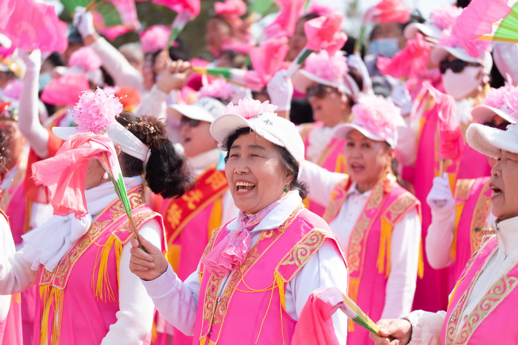 4月12日，市民在佳木斯市“喊江节”富锦分会场参与活动。新华社发（曲玉宝 摄）