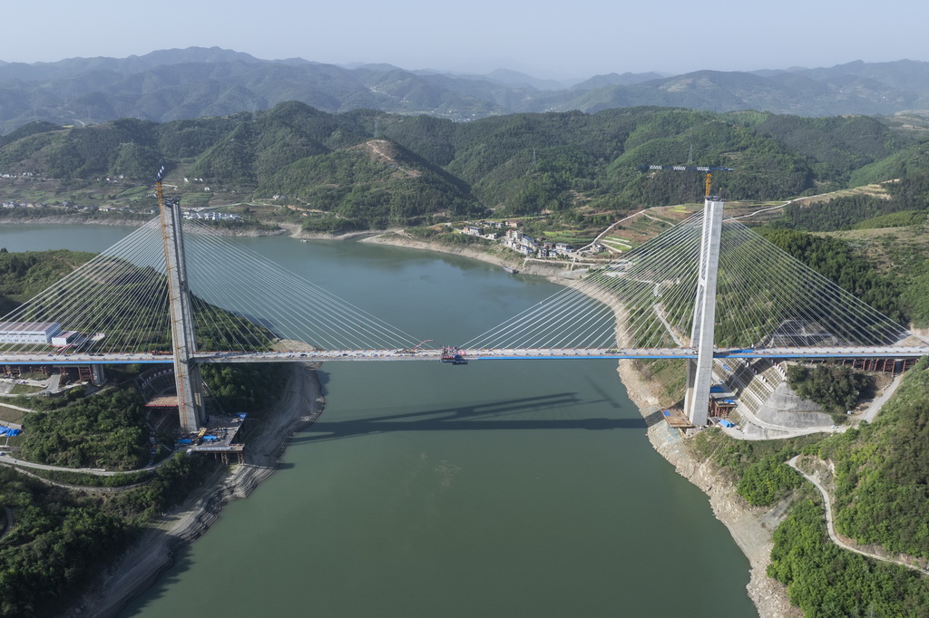 4月14日拍摄的汉江特大桥（无人机照片）。