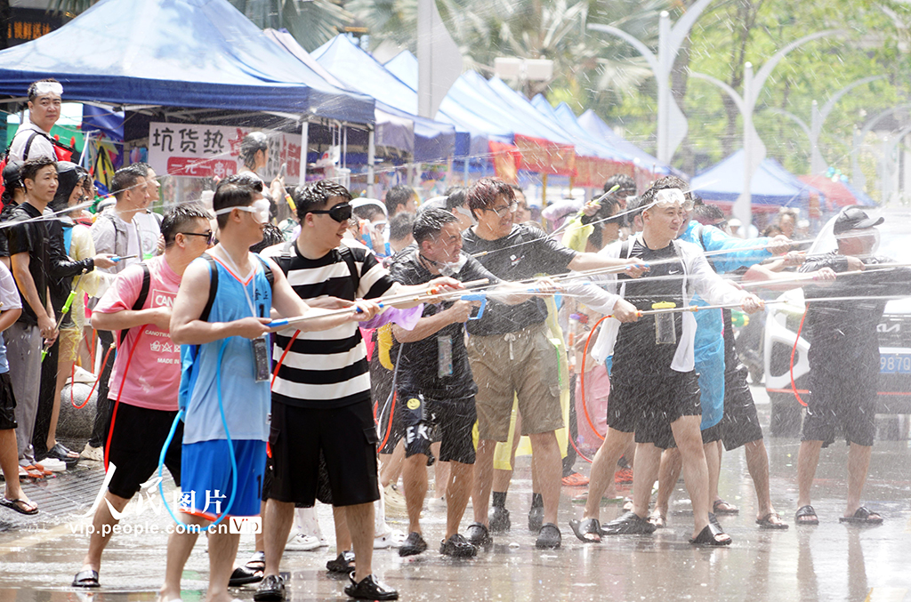 云南景洪：泼洒幸福水 庆祝泼水节【7】