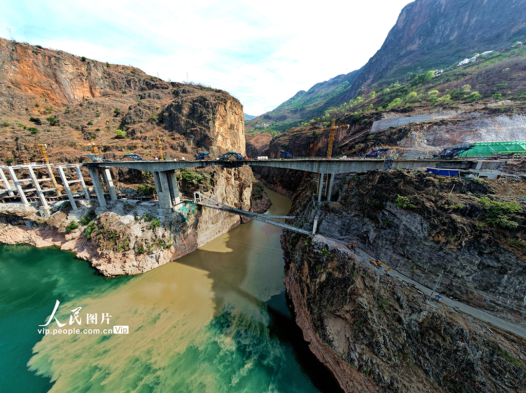 四川金阳：西溪河左线特大桥跨西溪河段连续刚构顺利合龙【2】