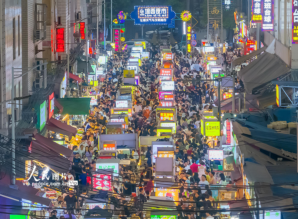 广西南宁：夜市火红