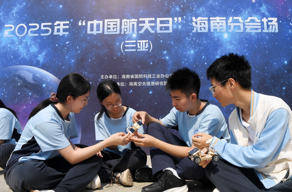 普及航天知识 激发科学热情