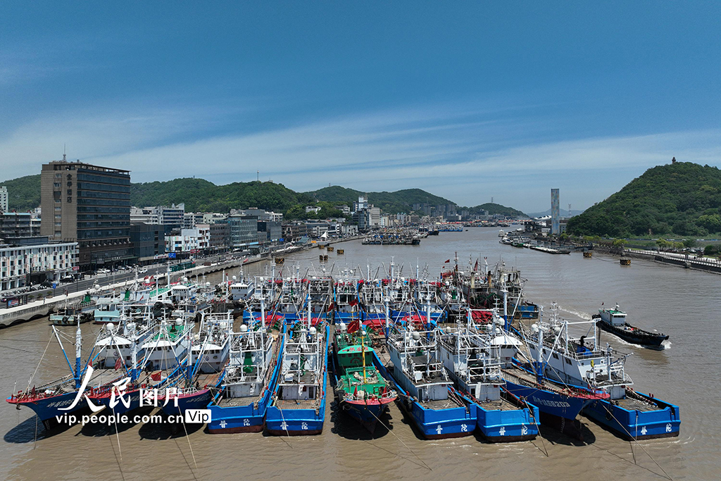 浙江舟山：渔船归港迎休渔【4】