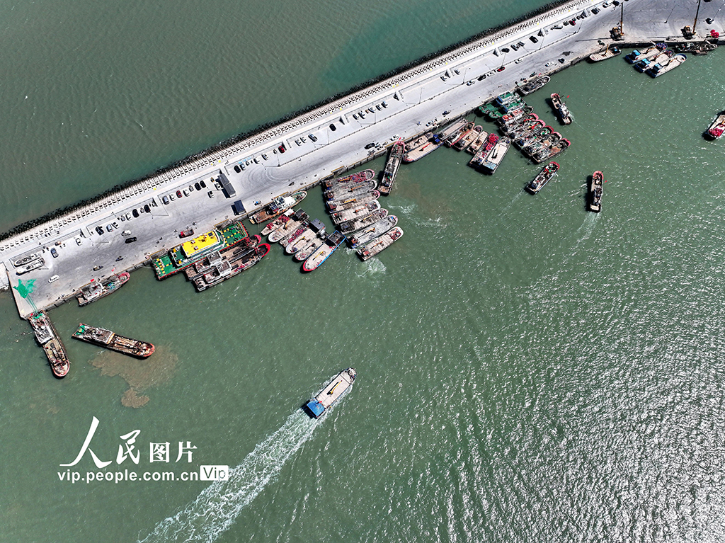 江苏连云港：渔船有序返港休渔【3】