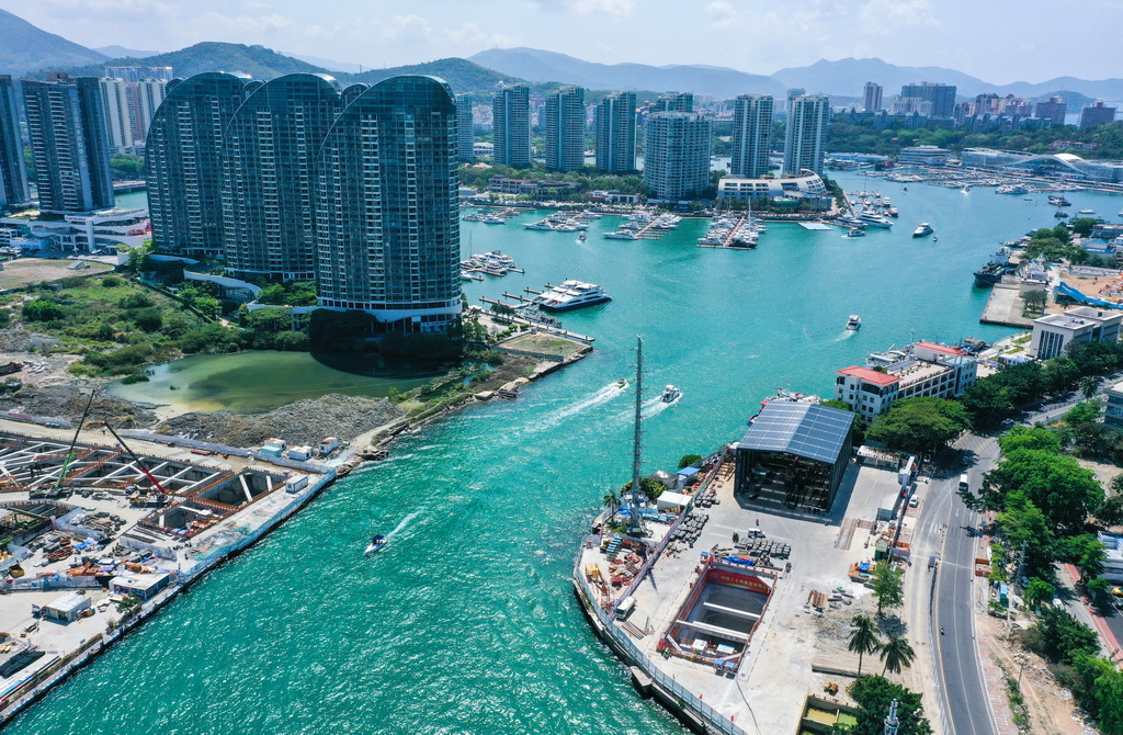 这是5月5日拍摄的三亚河口通道工程项目现场（无人机照片）。