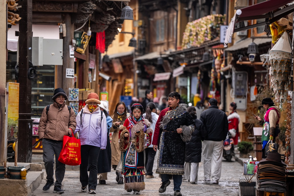 香格里拉：雪山和森林拥抱的高原之城