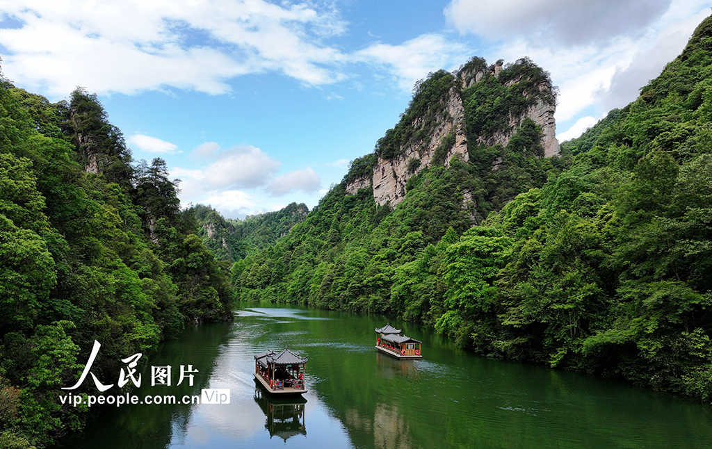 湖南张家界：乐游宝峰湖