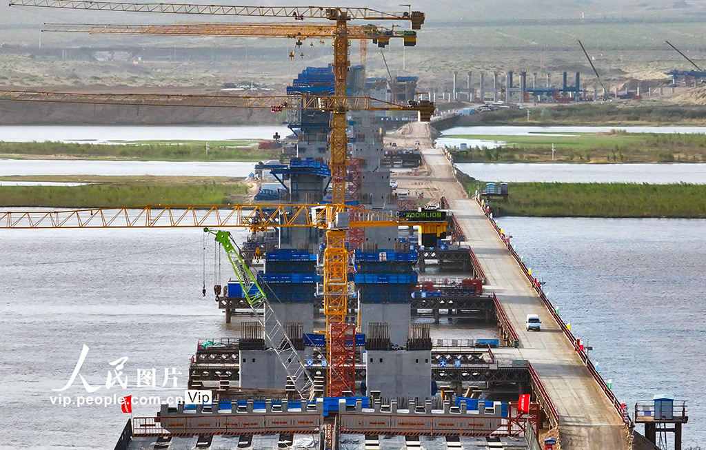 内蒙古巴彦淖尔：磴口黄河大桥建设正酣【2】