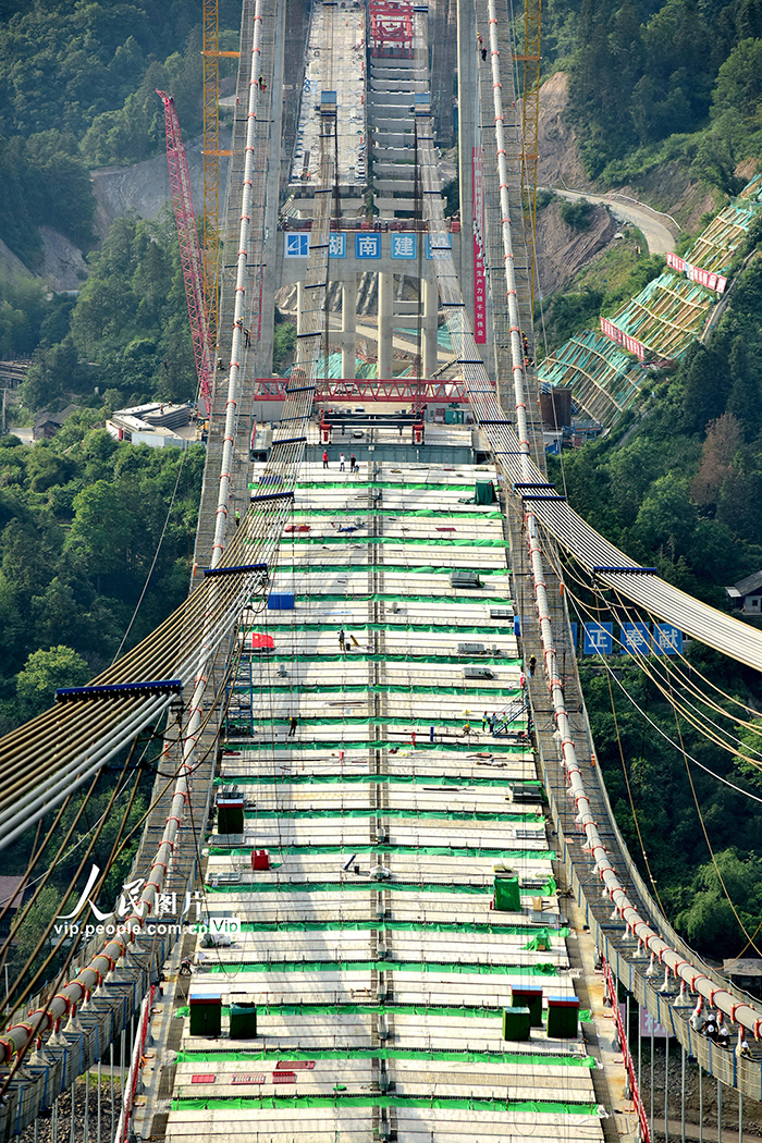 湖南怀化：洞庭溪沅水特大桥建设正酣【4】