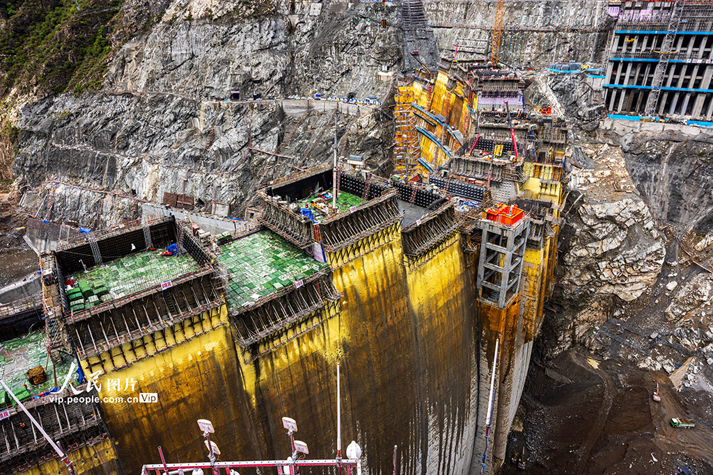 四川白玉：叶巴滩水电站建设有序推进