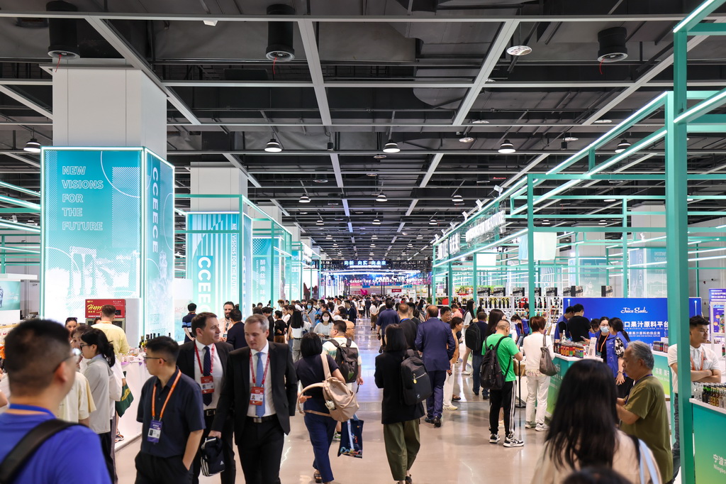 5月22日拍摄的第四届中国—中东欧国家博览会暨国际消费品博览会现场。新华社记者 江汉 摄