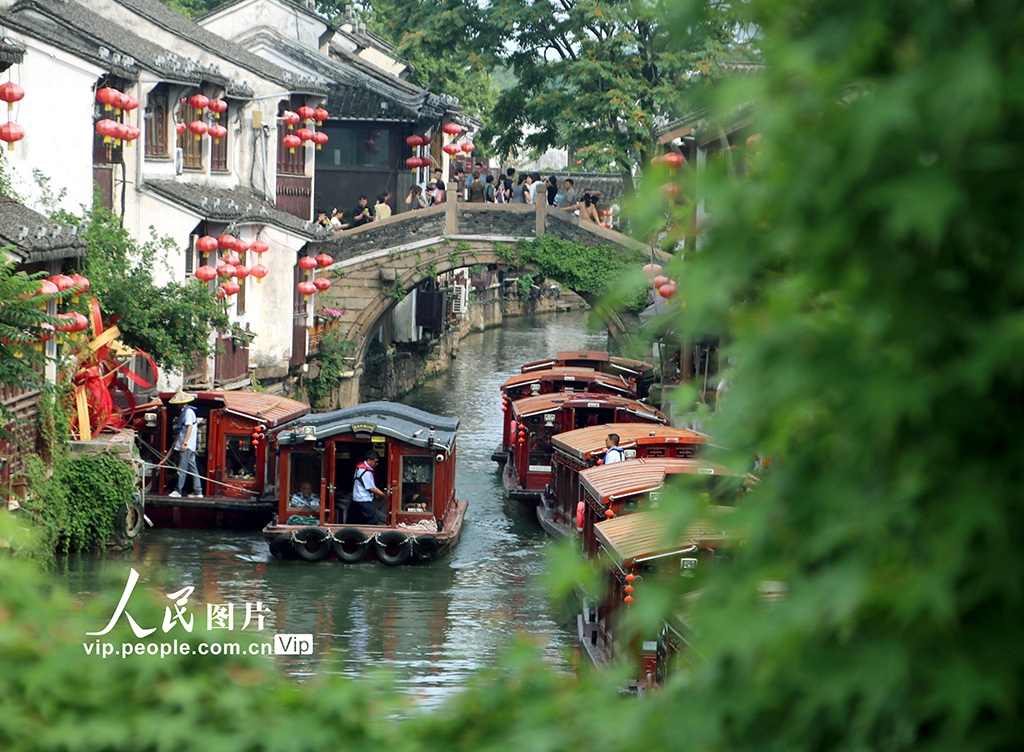 江苏苏州：“水上游”为游客夏日添凉意