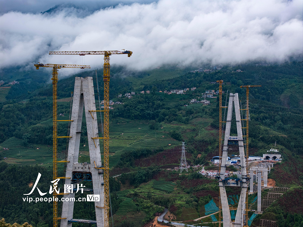 云南麻栗坡：天麻高速建设有序推进【3】