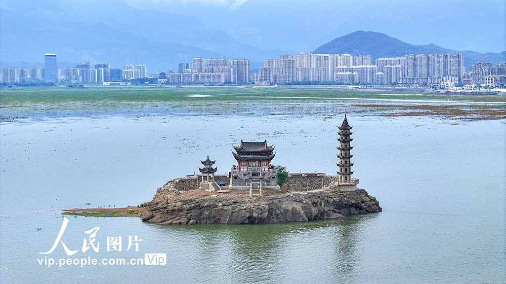 江西庐山：鄱阳湖水位上涨 再现“湖面落星”景观