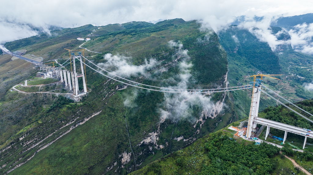 贵州：云端高桥建设忙