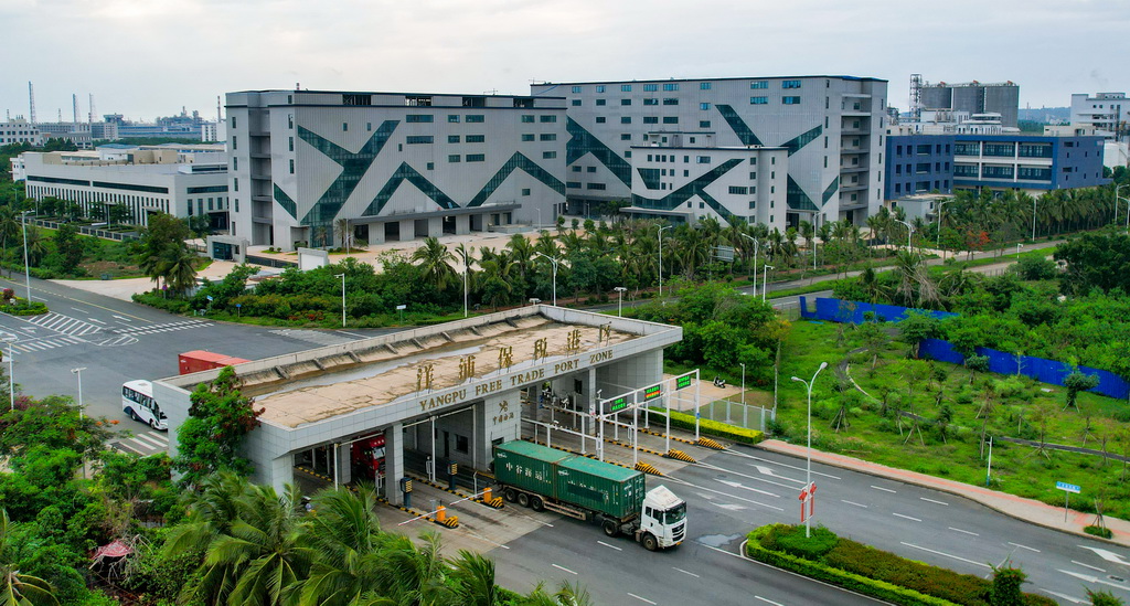 这是海南洋浦经济开发区保税港区（5月27日摄，无人机照片）。新华社记者 杨冠宇 摄