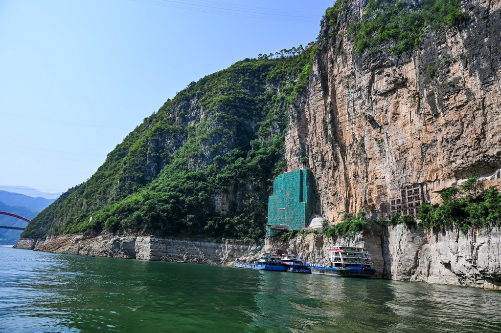 6月12日拍摄的重庆巫山小三峡龙门峡危岩治理现场。