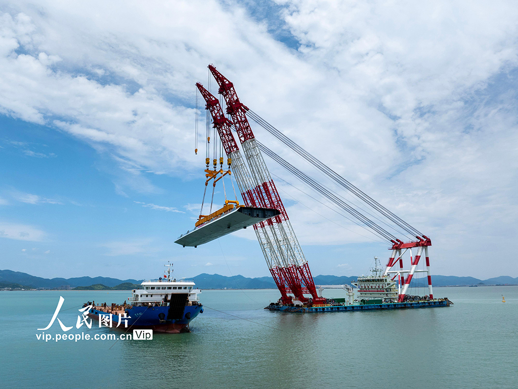 浙江宁波：象山港跨海大桥最大重量节段钢混结合梁架设成功【5】