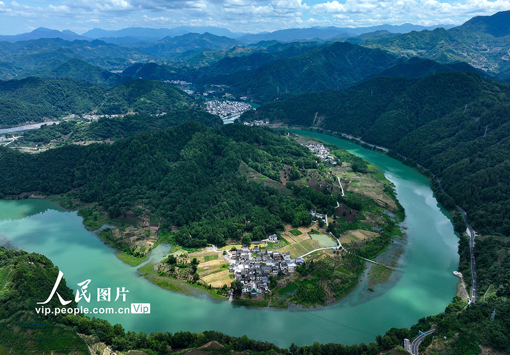安徽歙县：夏日新安江景美如画